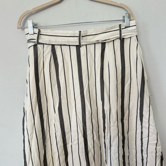 LOFT Gray and White Striped A-Line Skirt, Tie Belt, Size 8 - Picture 5 of 7